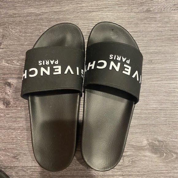 Givenchy - Picture 1 of 4